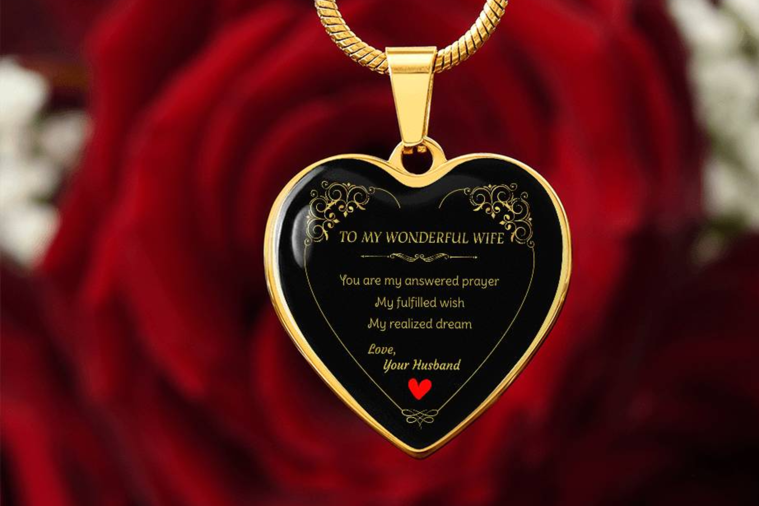 Custom jewelry with personalized message cards, creating unforgettable gifts for loved ones.